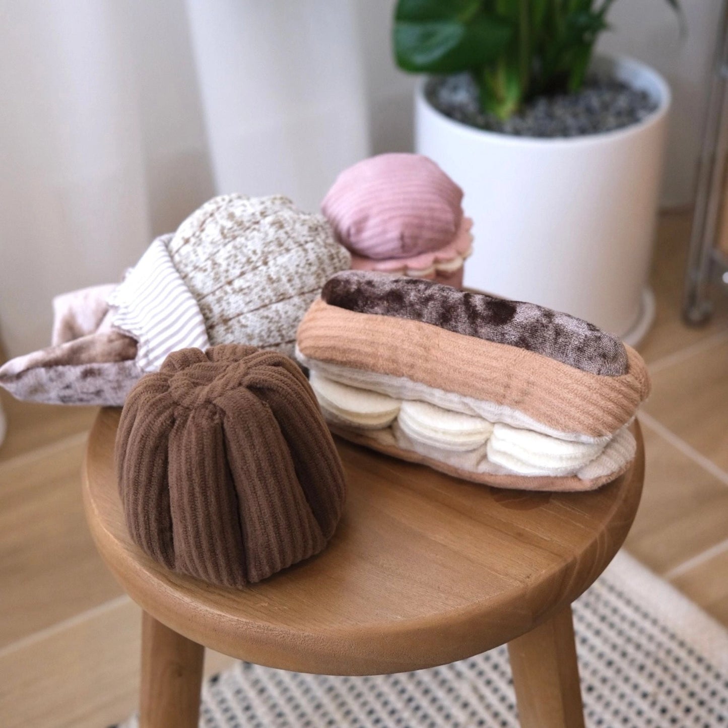 Eclair Enrichment Toy