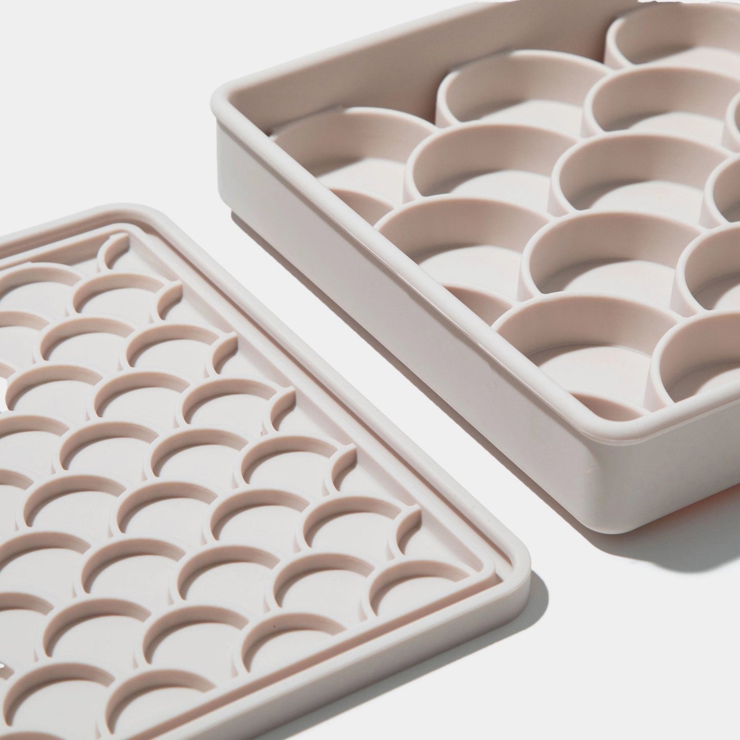 3-in-1 ‘Fish Scale’ Feeder Bowl | Sand