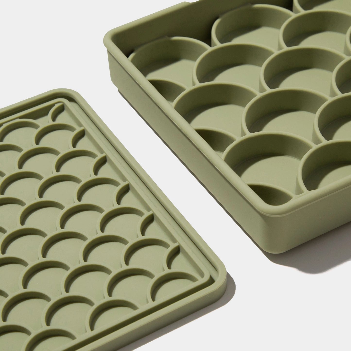 3-in-1 ‘Fish Scale’ Feeder Bowl | Olive